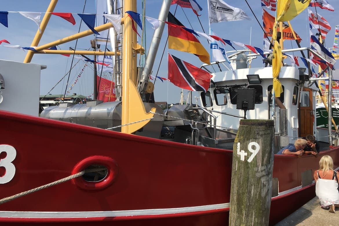 geschmückter Kutter zur Kutterregatta