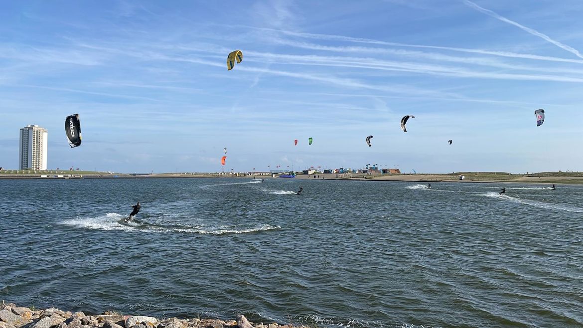 Kitesurfer in der Familienlagune